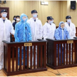 哈尔滨落马官员张明杰一审被判无期徒刑，系曲婉婷母亲