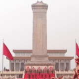 今天鲜花献给英烈丨今天，以国之名，缅怀先烈，致敬英雄！