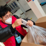 他们因疫情滞留西安，主动当起了志愿者