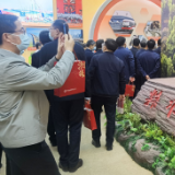 湖南代表团代表参观“奋进新时代” 主题成就展
