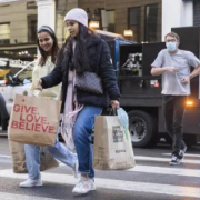 研究：美国多个城市正遭受高通胀打击 居民面临沉重生活负担