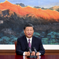 习近平出席欧亚经济联盟第二届欧亚经济论坛全会开幕式并致辞