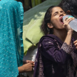 印度高温近50℃，“水龙头流出了开水”，一天就热死85人