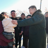 习近平在辽宁葫芦岛市看望慰问受灾群众