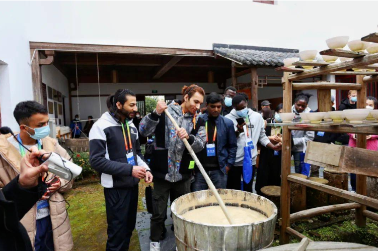 景德镇：向世界讲述陶瓷文化的中国故事