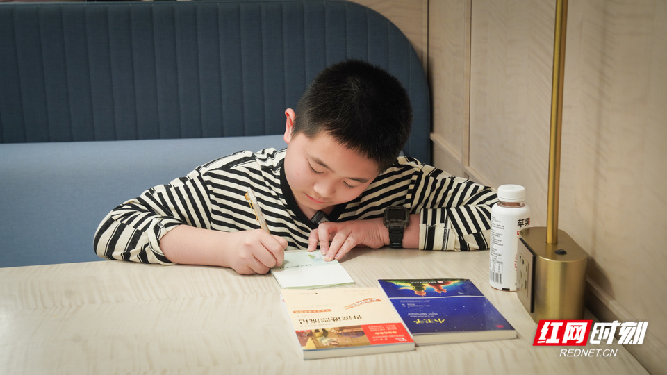 华夏社区农贸市场读书角_5.jpg