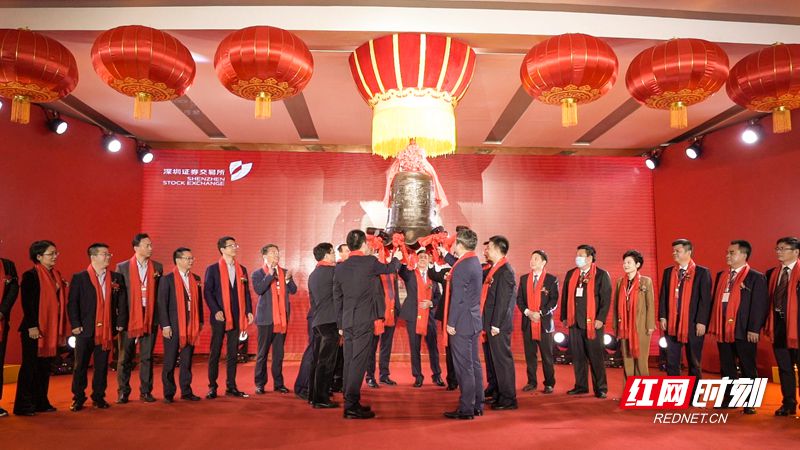 上市敲钟_副本.jpg 上市敲钟_副本.jpg