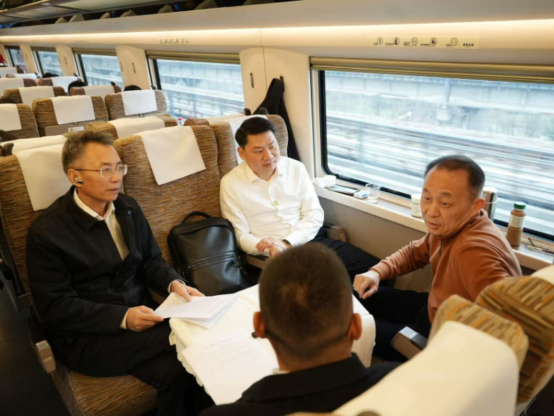 高铁上的五个半小时｜湖南团的赴京履职侧记