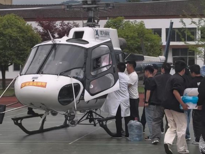 常德石门：4架直升机不停转 把人接出来，把物资送进去