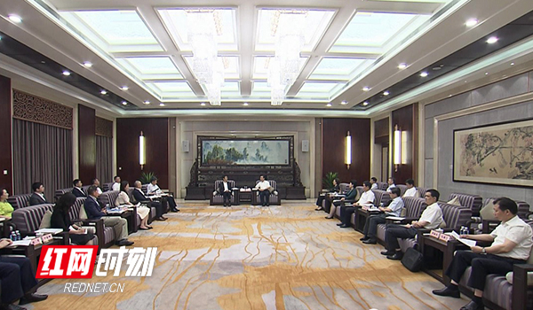 许达哲与深圳知名民营企业家代表考察团一行座谈