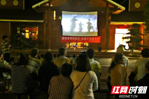 常宁，送电影下乡.jpg