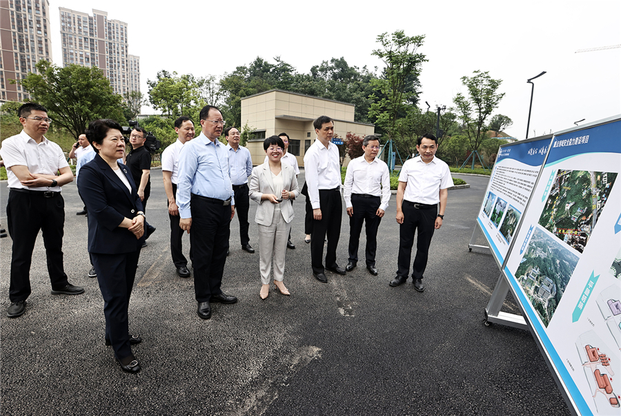 5月21日上午，省委副书记、省长毛伟明在长沙市公共卫生救治中心改扩建项目调研。.jpg