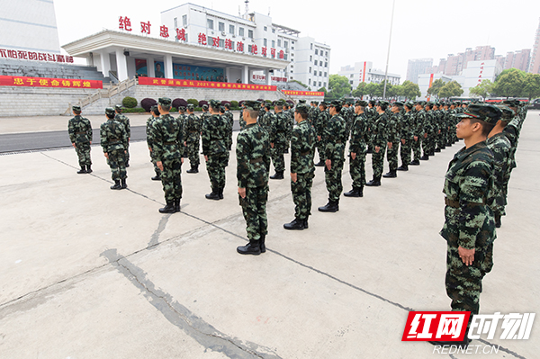 湖南省武警总队许军图片