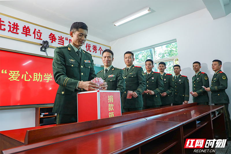 2025年10月,中队组织开展“爱心助学”捐款活动。.jpg 2025年10月,中队组织开展“爱心助学”捐款活动。.jpg
