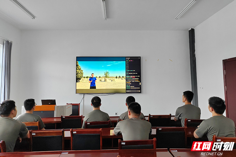 国防科技大学空天科学学院在外实习学员统一收看直播.jpg 国防科技大学空天科学学院在外实习学员统一收看直播.jpg