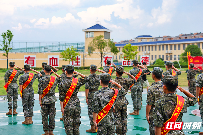 向哨位告别.jpg