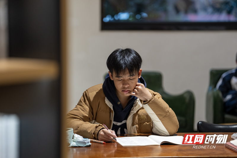 _ZBW4636.jpg _ZBW4636.jpg