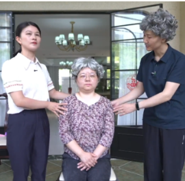 视频丨老人跌倒扶不扶?掌握方法正确扶!