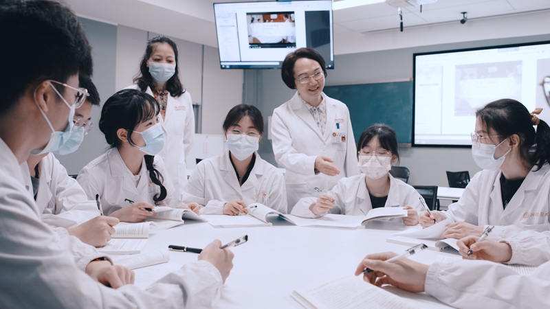 吴静教学工作照片_副本.jpg