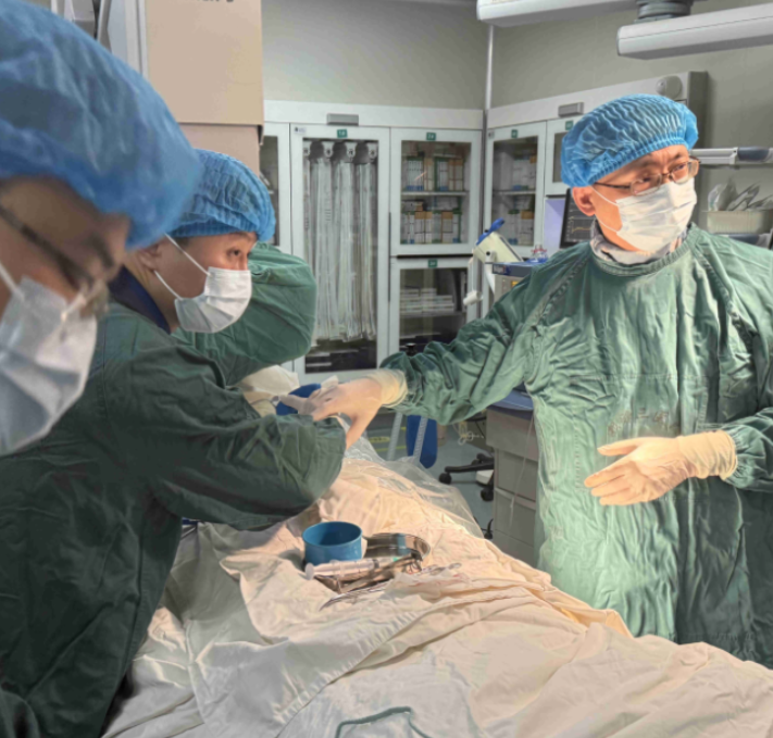 全国首批！湘雅三医院完成首例Aurora EV-ICD血管外除颤器临床应用