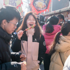 政策发力 场景“上新” 线下消费持续火热