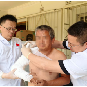 中国（湖南）第23批援津巴布韦医疗队紧急救治骨折同胞