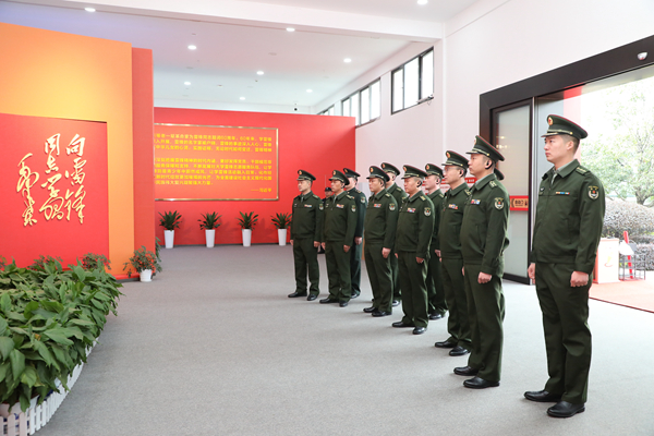 0X4A1596_副本.jpg