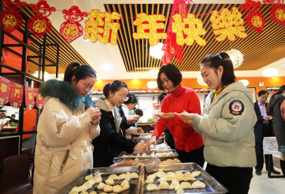 “湘”当有爱“原年人”丨冒着热气的小年饺子，温暖南华人