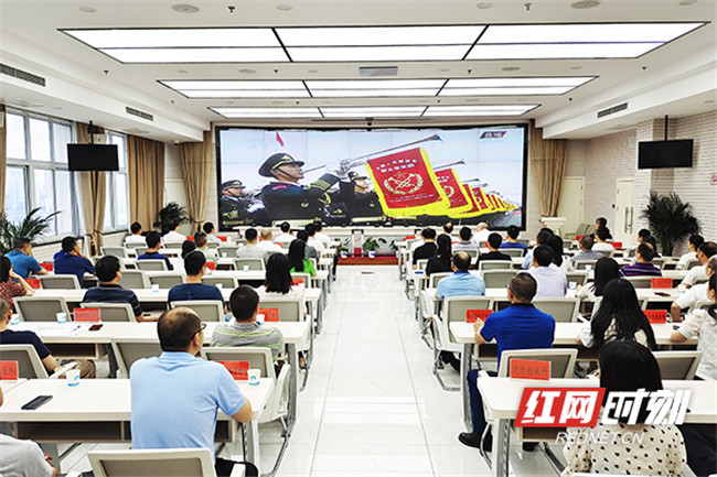 株洲市住房和城乡建设局（市人民防空办公室）集中收看收听庆祝中国共产党成立100周年大会。