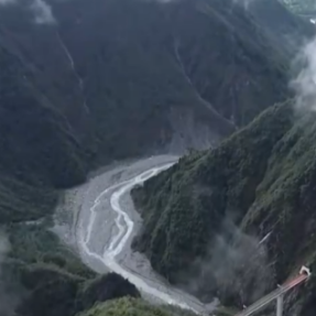 经过十余年施工建设 四川绵茂公路正式通车