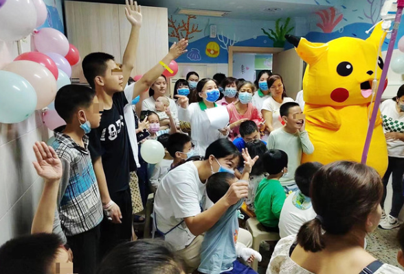 童心遇童话 南华医学生为特殊的儿童节开“派对”