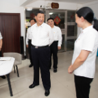 央视快评丨统筹好疫情防控和经济社会发展，争取今年经济发展达到较好水平