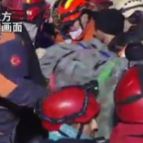 中国救援队讲述营救废墟中孕妇过程