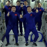 神舟十五号航天员乘组将于近日择机执行第一次出舱活动