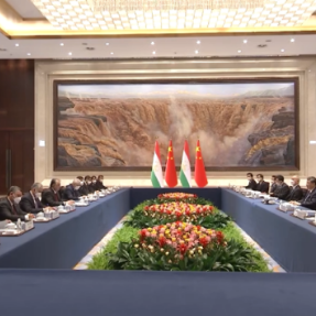 独家视频丨习近平同塔吉克斯坦总统拉赫蒙会谈