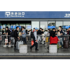 人潮涌动、货畅其流 假日经济展现中国交通活力