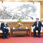 习近平会见美国前国务卿基辛格