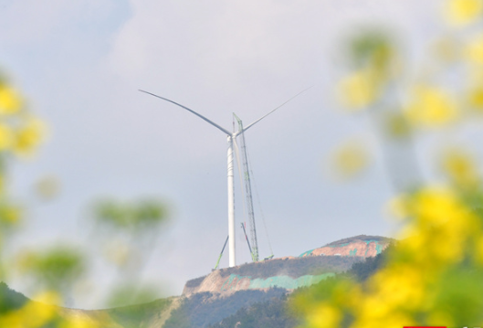 上百米的风力发电“大风车”如何安装到半空中？这组图告诉你