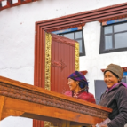 人民日报关注丨西藏定日受灾群众入住新居——“新家亮堂堂，心里暖洋洋”