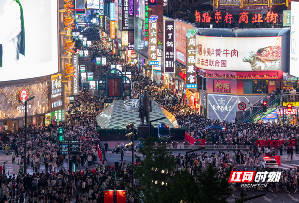 组图 ｜五一长沙：一条街的烟火与活力