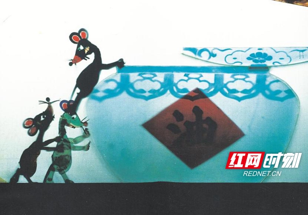 皮影戏《三只老鼠》_副本.jpg 皮影戏《三只老鼠》_副本.jpg