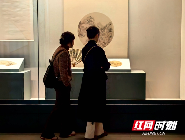 扇里扇外皆意趣 湖南博物院展出百余件精选扇面藏品