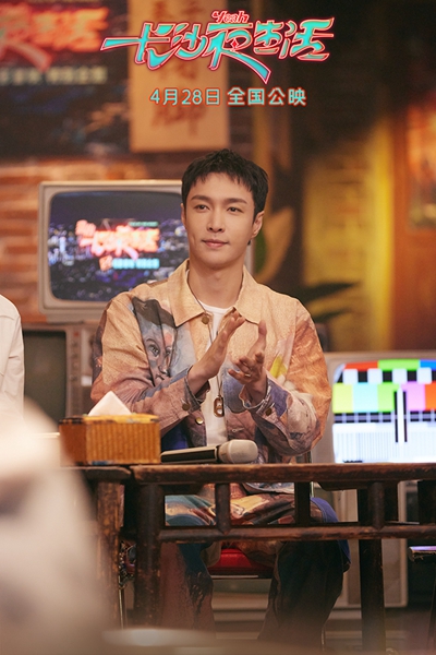 3、电影《长沙夜生活》首映礼张艺兴带领全员蹦迪.jpg