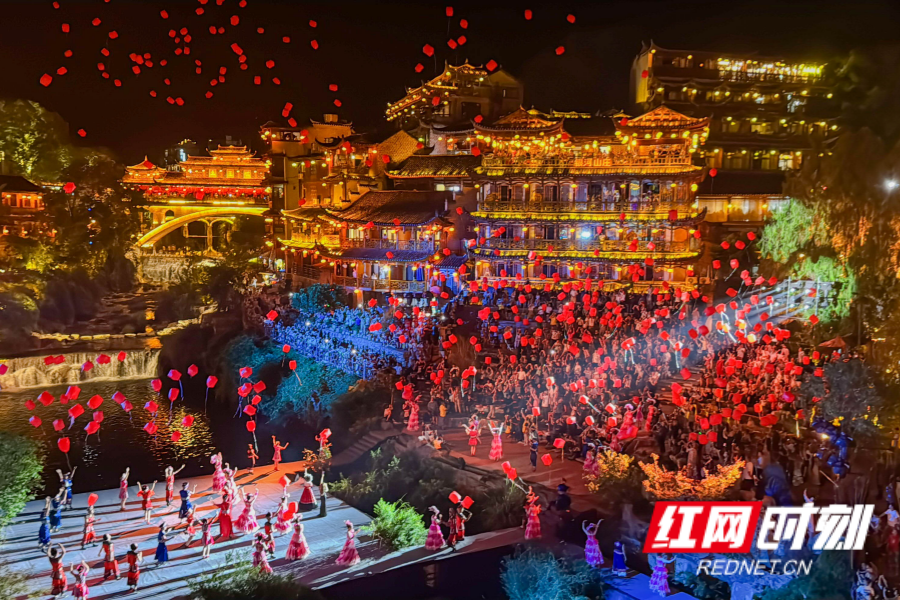 《花开芙蓉·毕兹卡的狂欢》演艺4.png 《花开芙蓉·毕兹卡的狂欢》演艺4.png