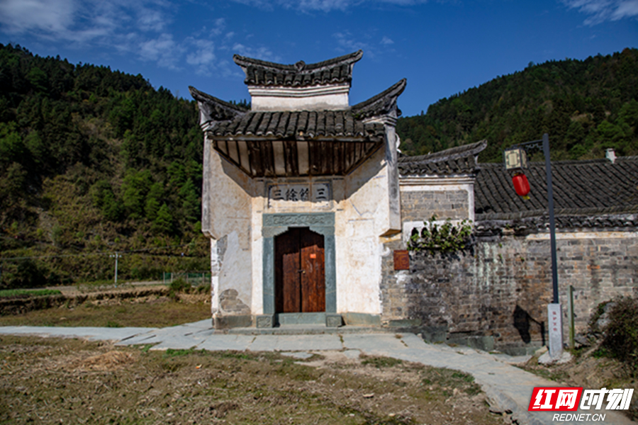 “三余余三”耕读所门楼.jpg