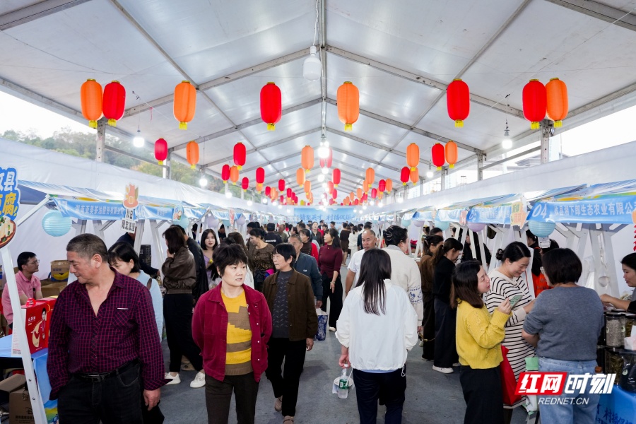 村品集市展销会现场.jpg