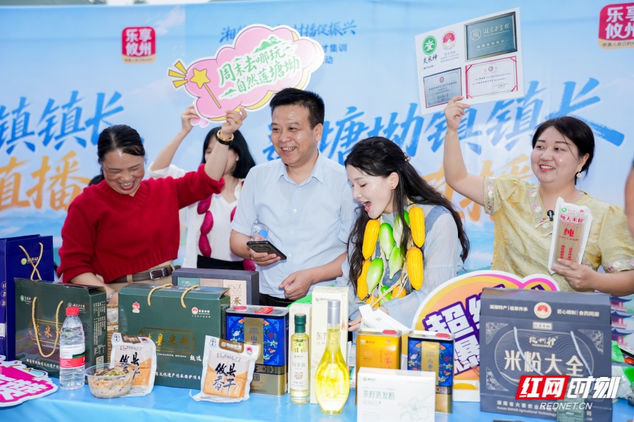 镇长助农直播现场（1）.jpg