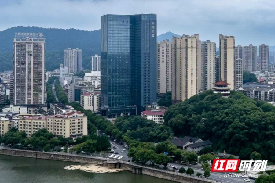 酒店外观全景2.jpg