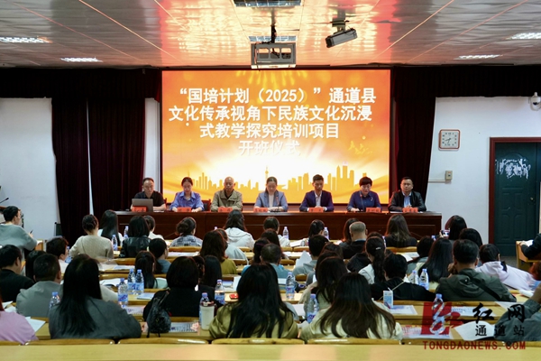 “国培计划”赋能我县美术教育 (1).JPG