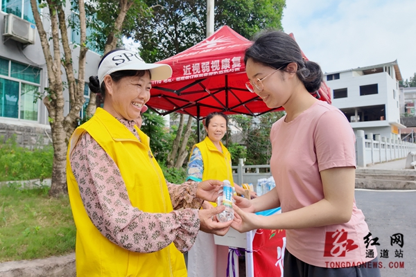 高考首日 多部门联动为学子“保驾护航”.jpg